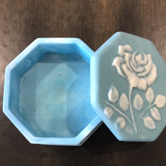 Marble look box with embossed floral design. Blue and white storage box. - Picture 3 of 6